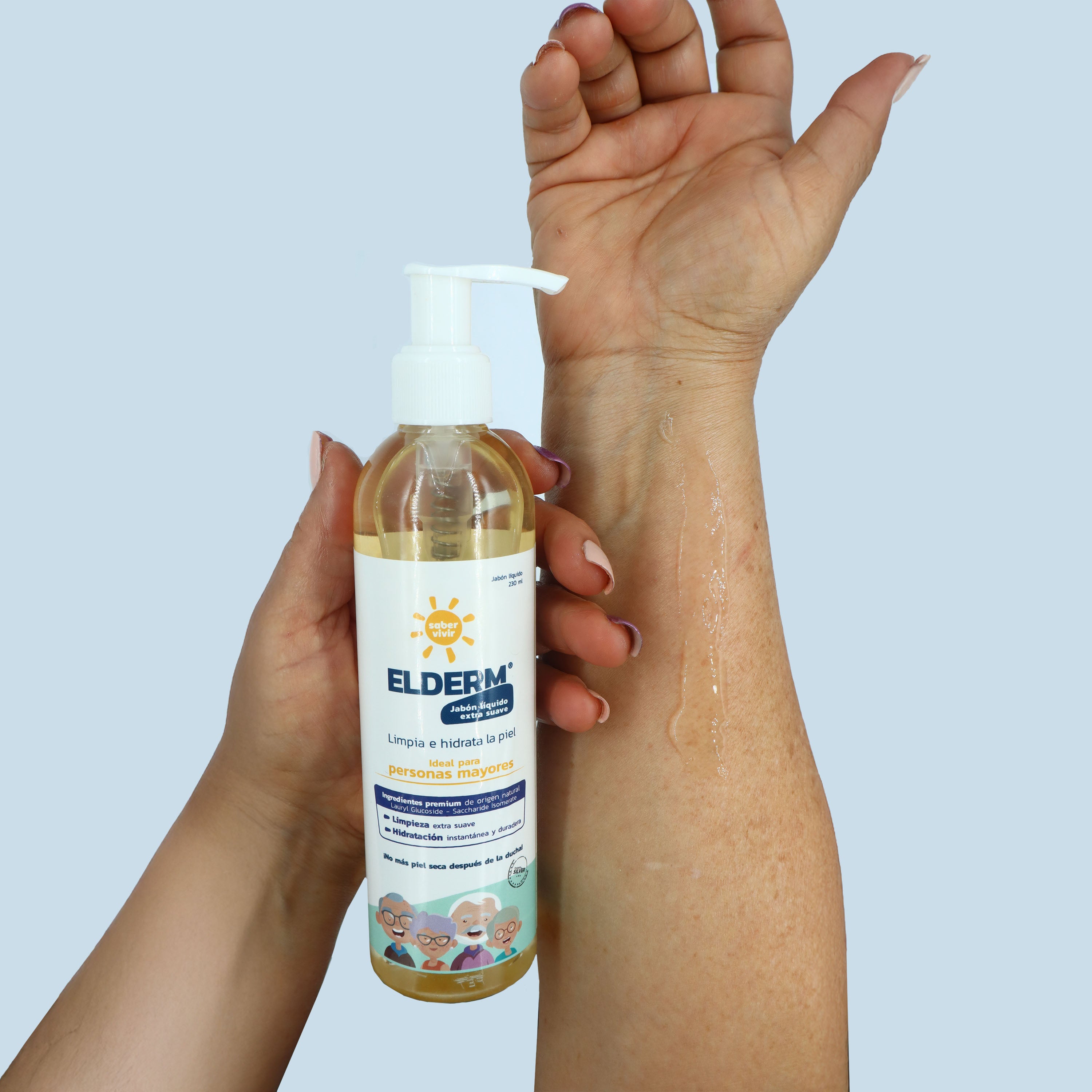 Jabón líquido para cuerpo de personas mayores aplicado sobre la piel