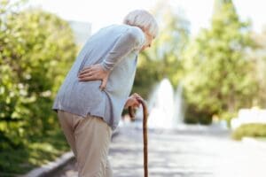 La edad como uno de los principales factores riesgo de  fractura de cadera